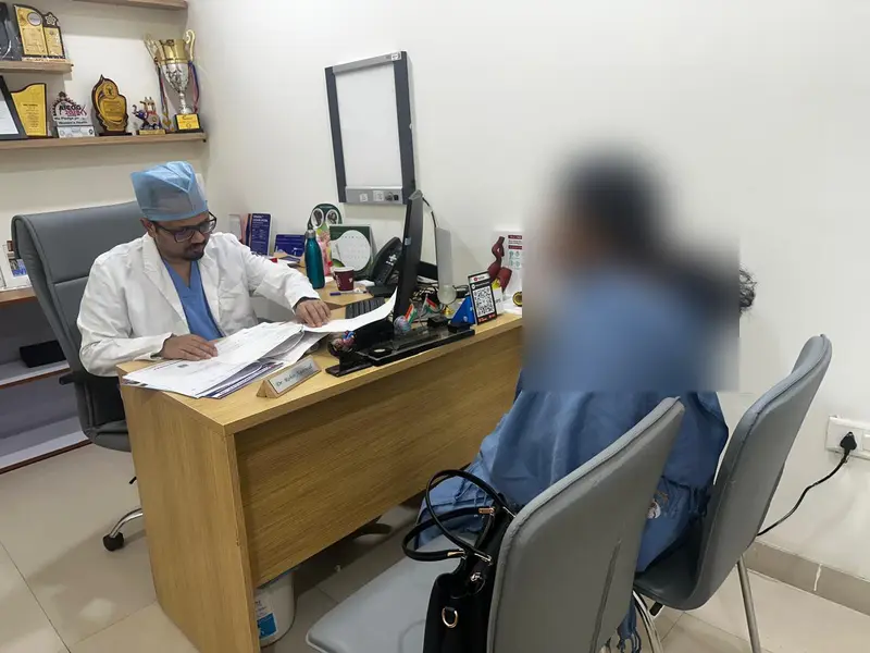 Dr. Rohit Agarwal consulting a patient at Medanta Hospital, Lucknow